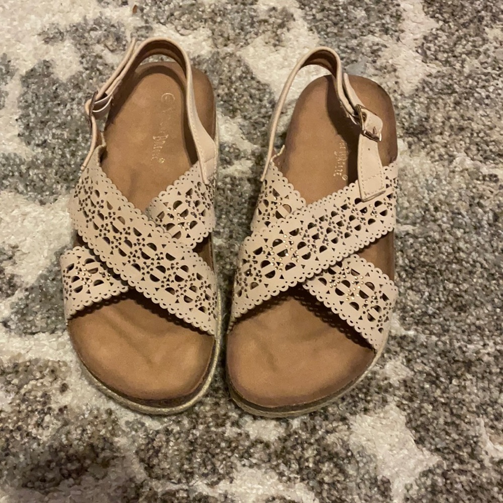 Size 6 women’s neutral casual sandal